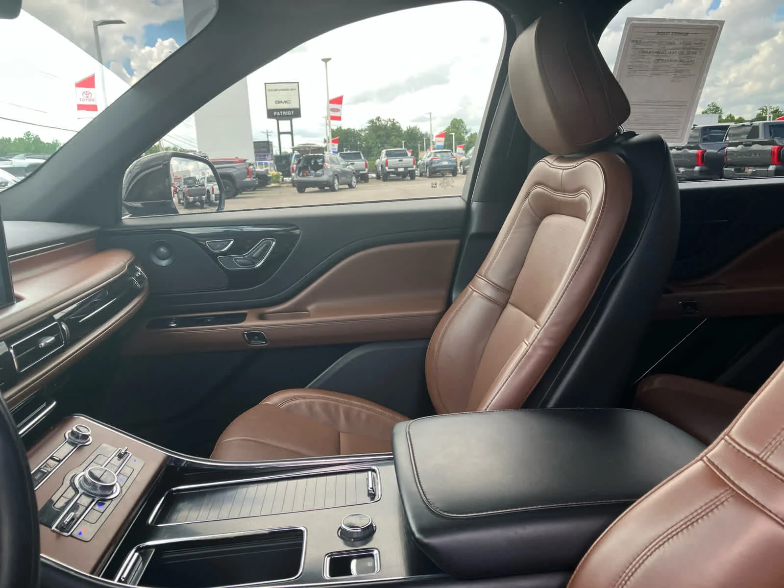 Used 2020 Infinite Black Metallic Lincoln Reserve image 10