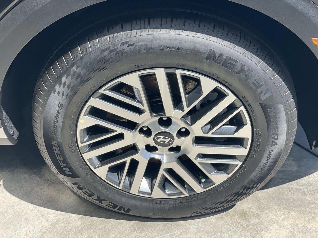 New 2026 Black Hyundai SEL FWD image 20