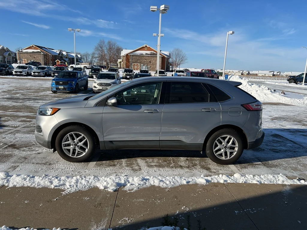 Used 2024 Iconic Silver Metallic Ford SEL image 5