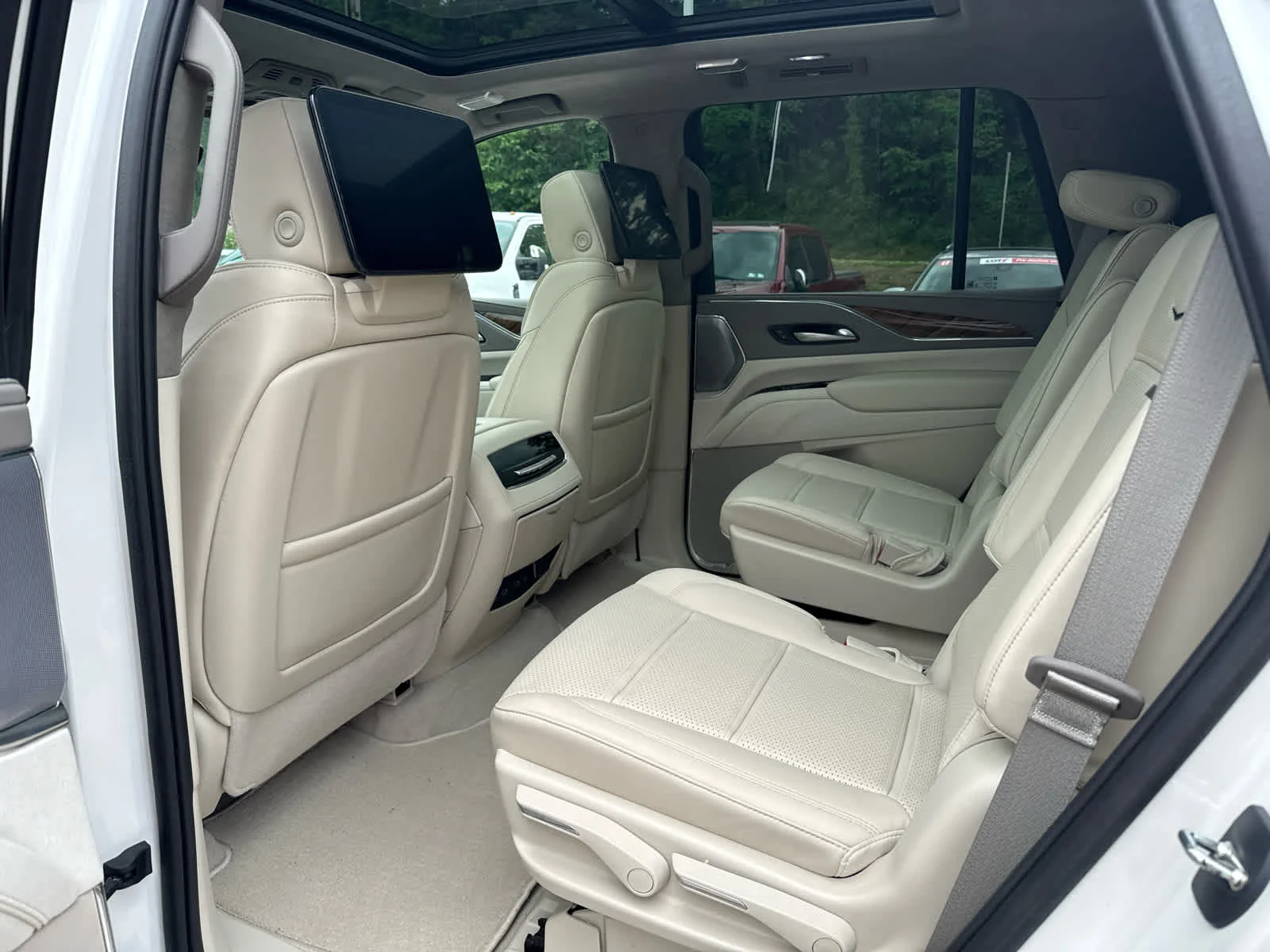Used 2023 Crystal White Tricoat Cadillac 4WD Sport Platinum image 12