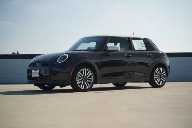 2026 MINI 4 Door Signature Plus