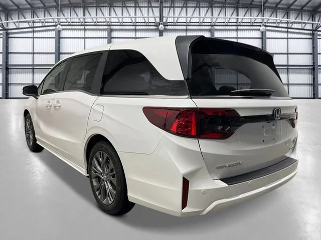 New 2026 Platinum White Pearl Honda Touring image 3