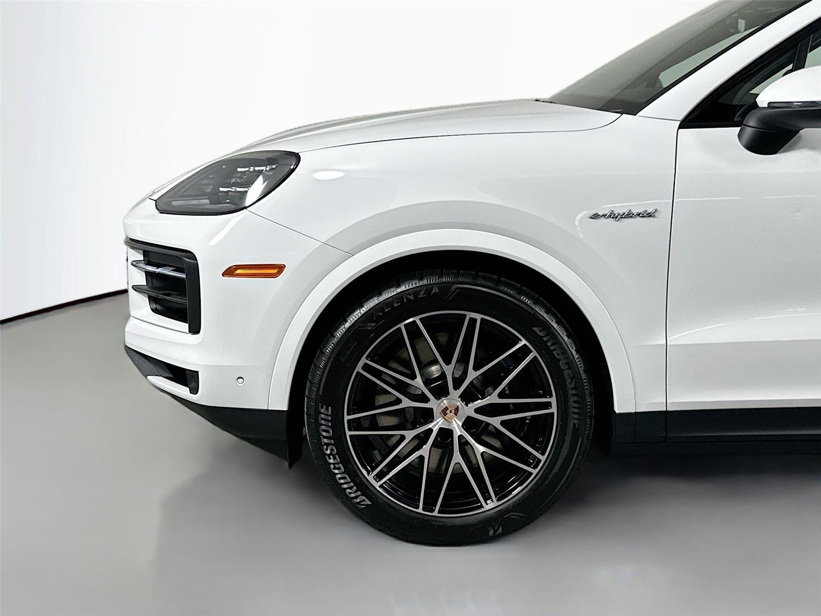 New 2026 White Porsche Cayenne E-Hybrid Coupé image 11