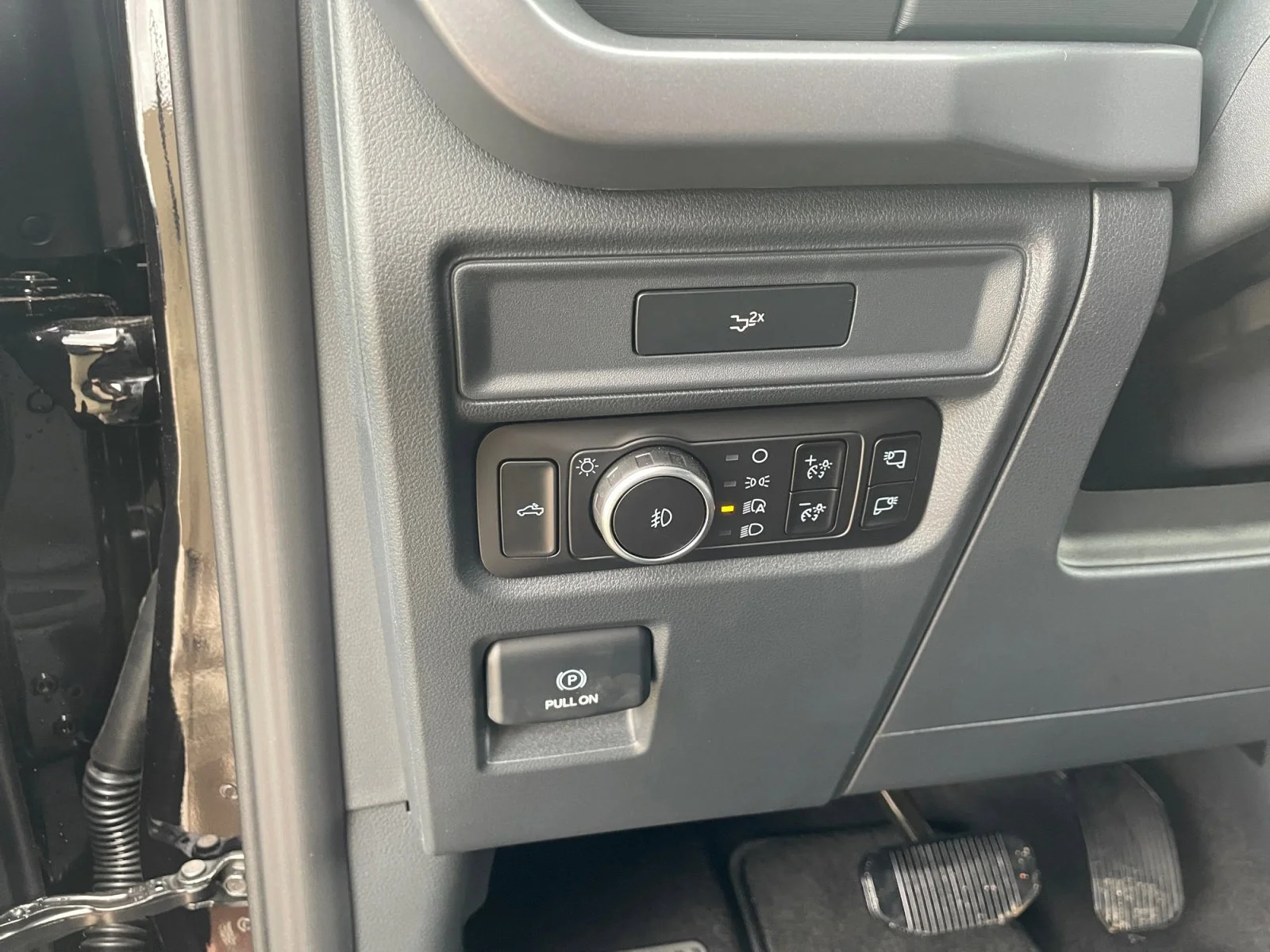 New 2026 Agate Black Metallic Ford XLT image 16