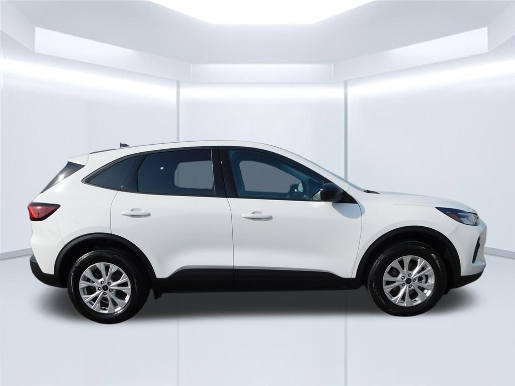 Used 2025 Oxford White Ford Active image 2