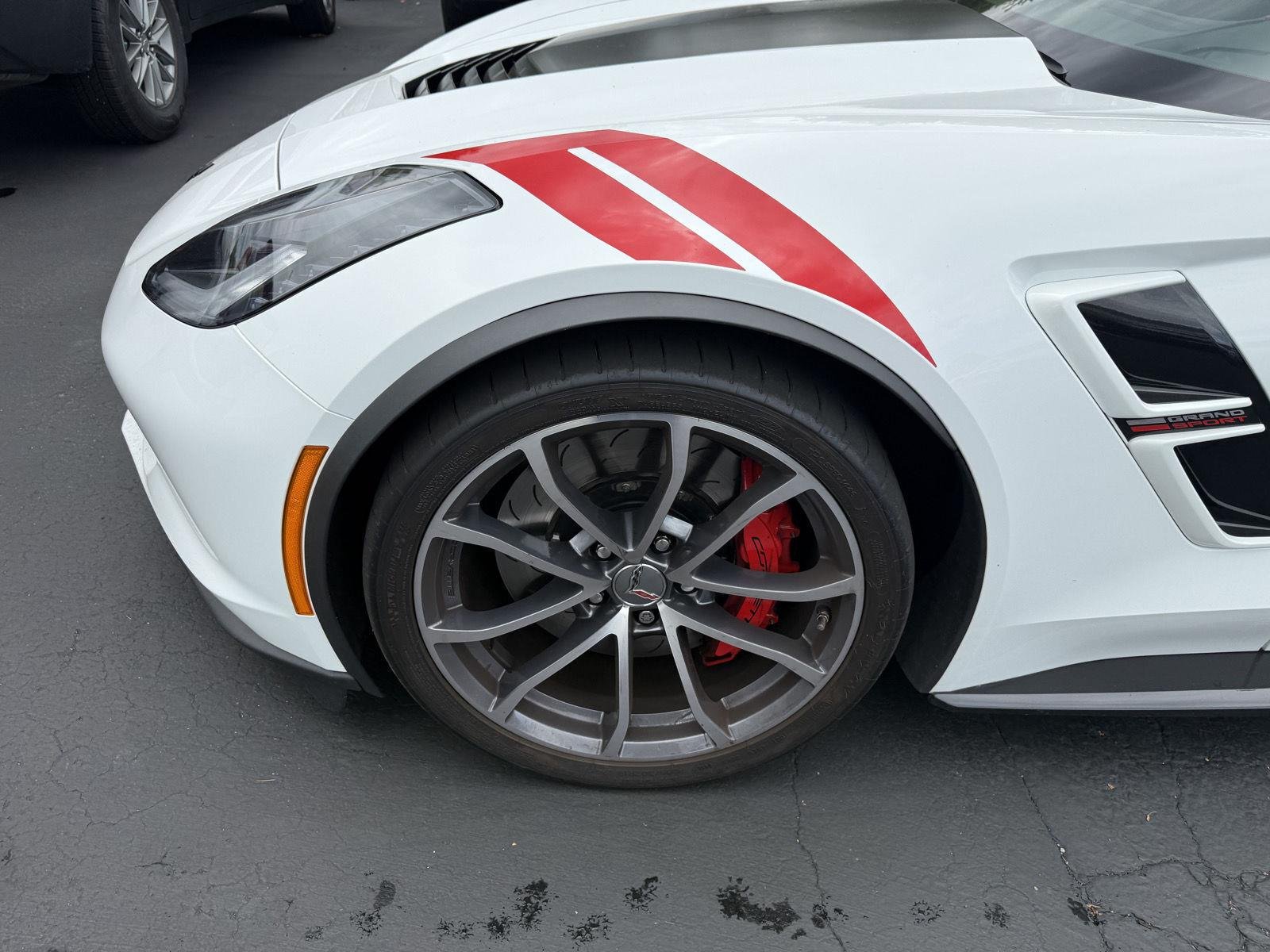 Used 2019 Arctic White Chevrolet Grand Sport 2LT image 4