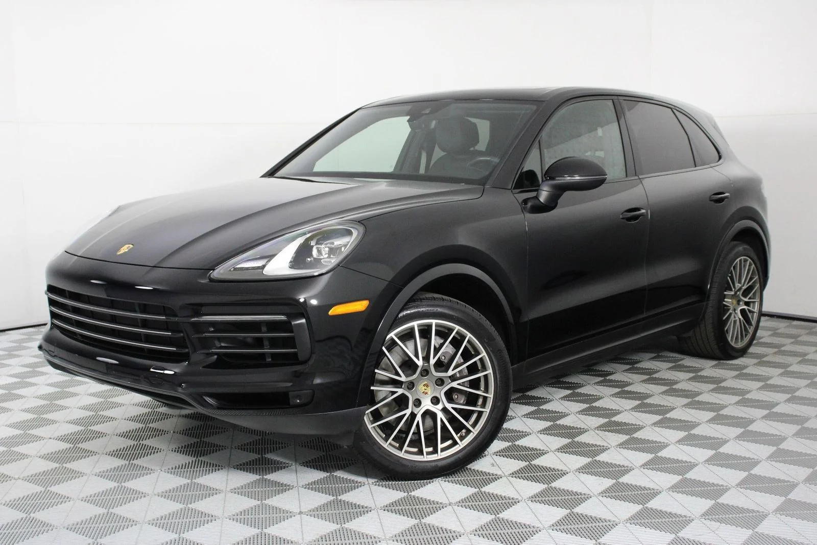 Certified Pre-Owned 2023 Porsche Cayenne Platinum Edition AWD 4D Sport Utility