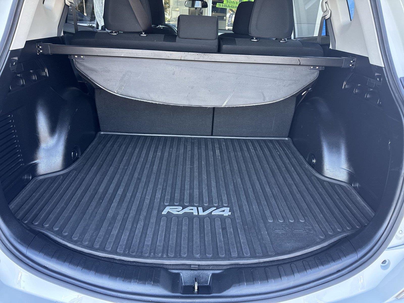 2017 Toyota RAV4 LE - Photo 30