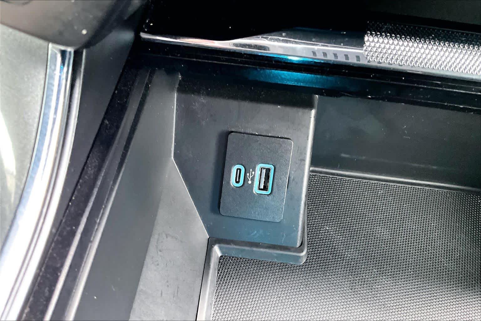 Used 2021 Carbonized Gray Metallic Ford LARIAT image 34
