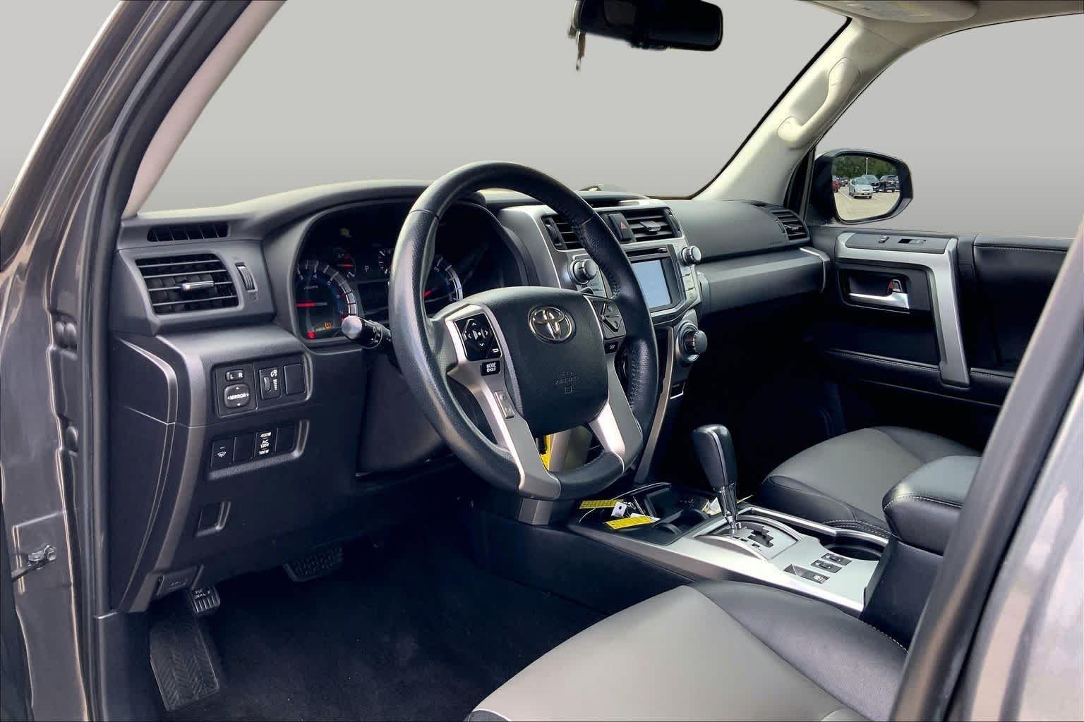 Used 2018 Magnetic Gray Metallic Toyota SR5 Premium image 17