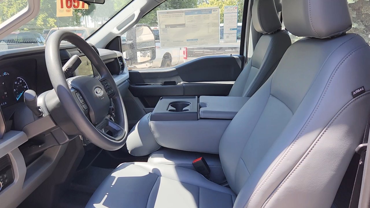 2025 Ford F-550 Super Duty Chassis Cab XL - Photo 20