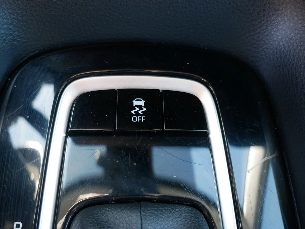 Used 2024  Toyota LE image 17
