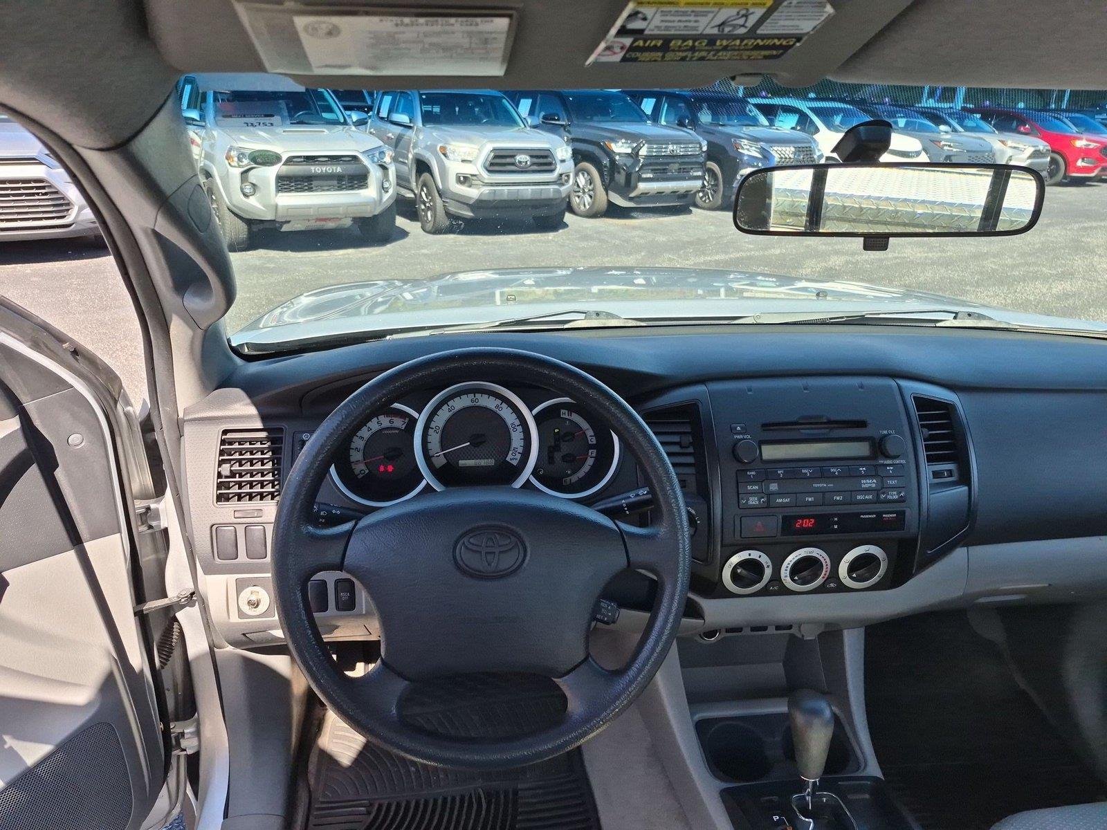 Used 2011  TOYOTA REGCAB image 25