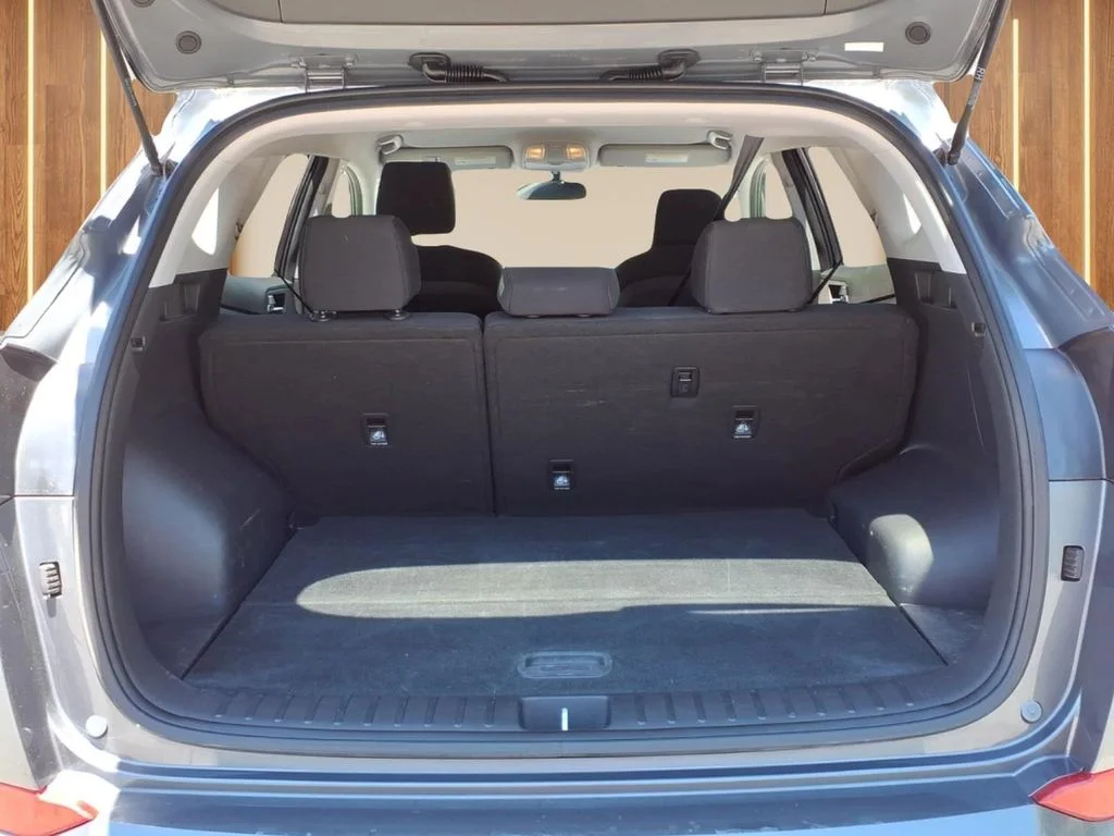 Used 2017 Gray Hyundai SE image 31