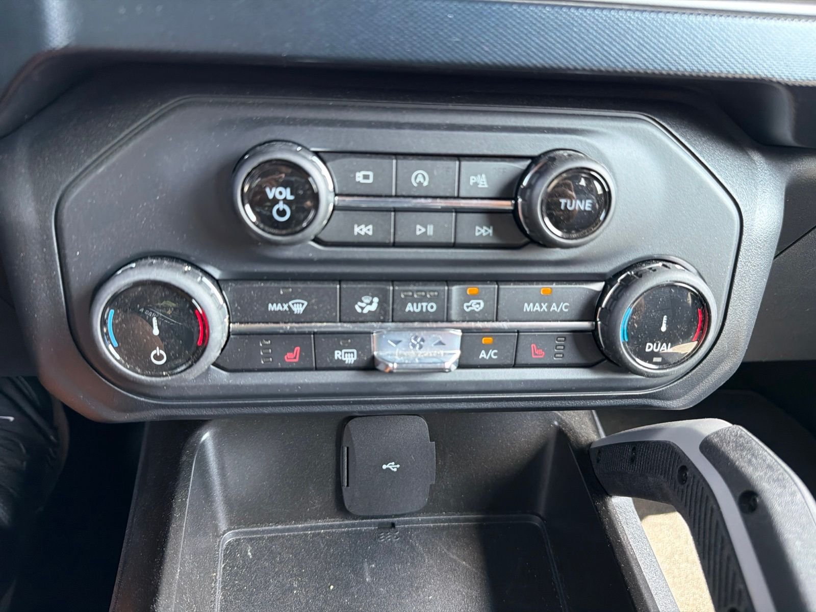 Used 2022 Blue Ford Outer Banks image 13