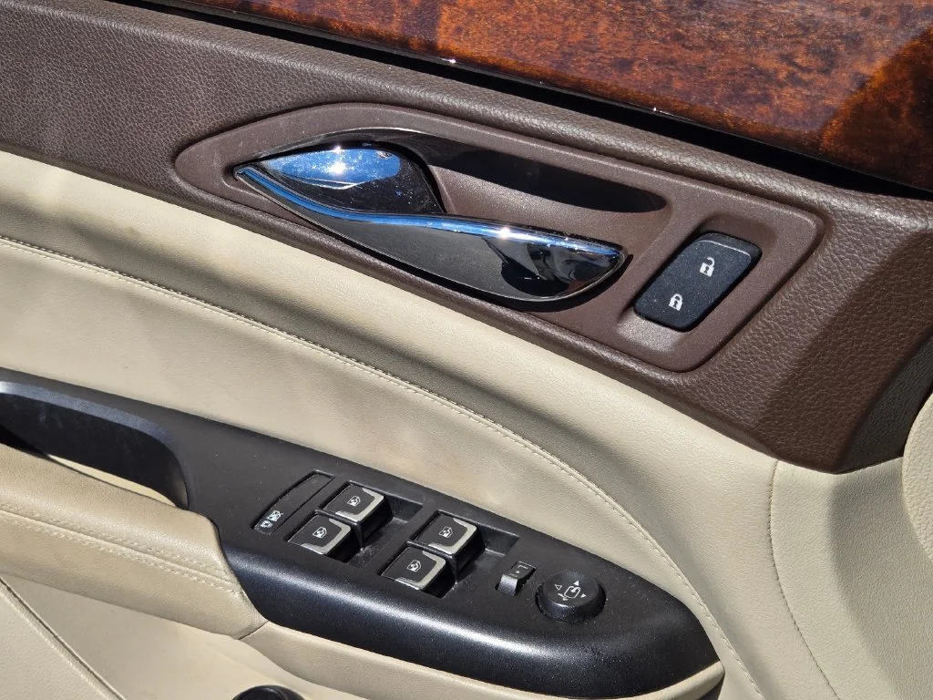 Used 2016 PLATINUM ICE TRICOAT Cadillac Luxury Collection image 21