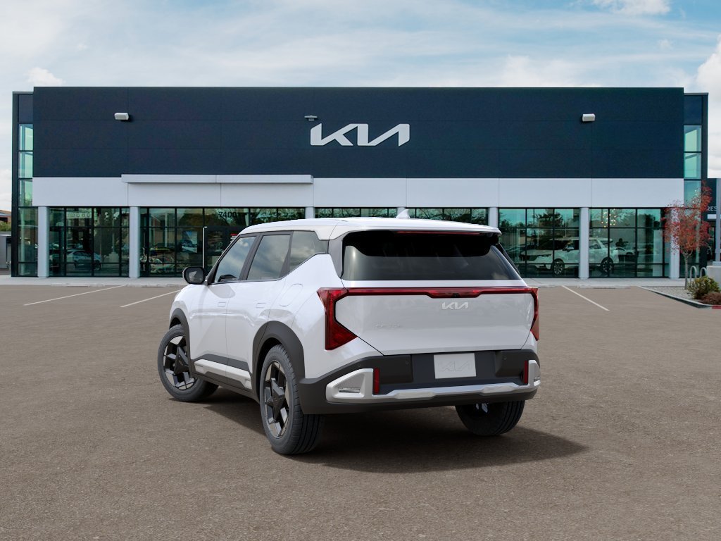 New 2027 White Kia S image 4