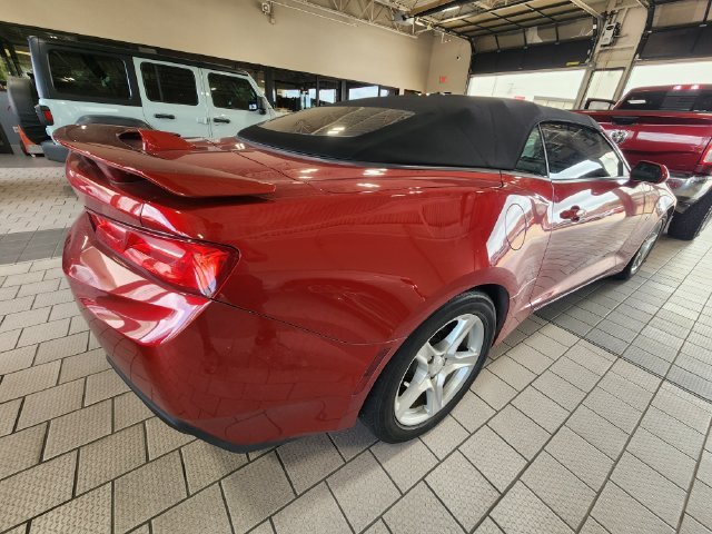 Used 2018 GARNET RED TINTCOAT Chevrolet 2LT image 4