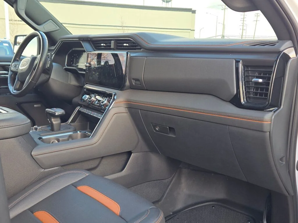 Used 2022 White GMC AT4 image 8