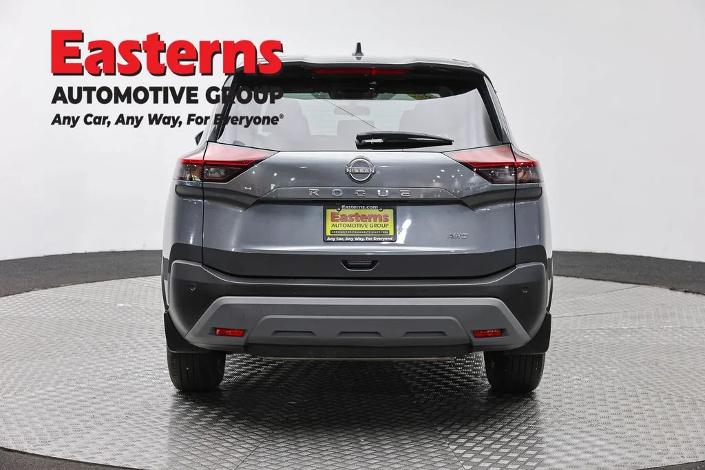 Used 2023 Gray Nissan S image 6