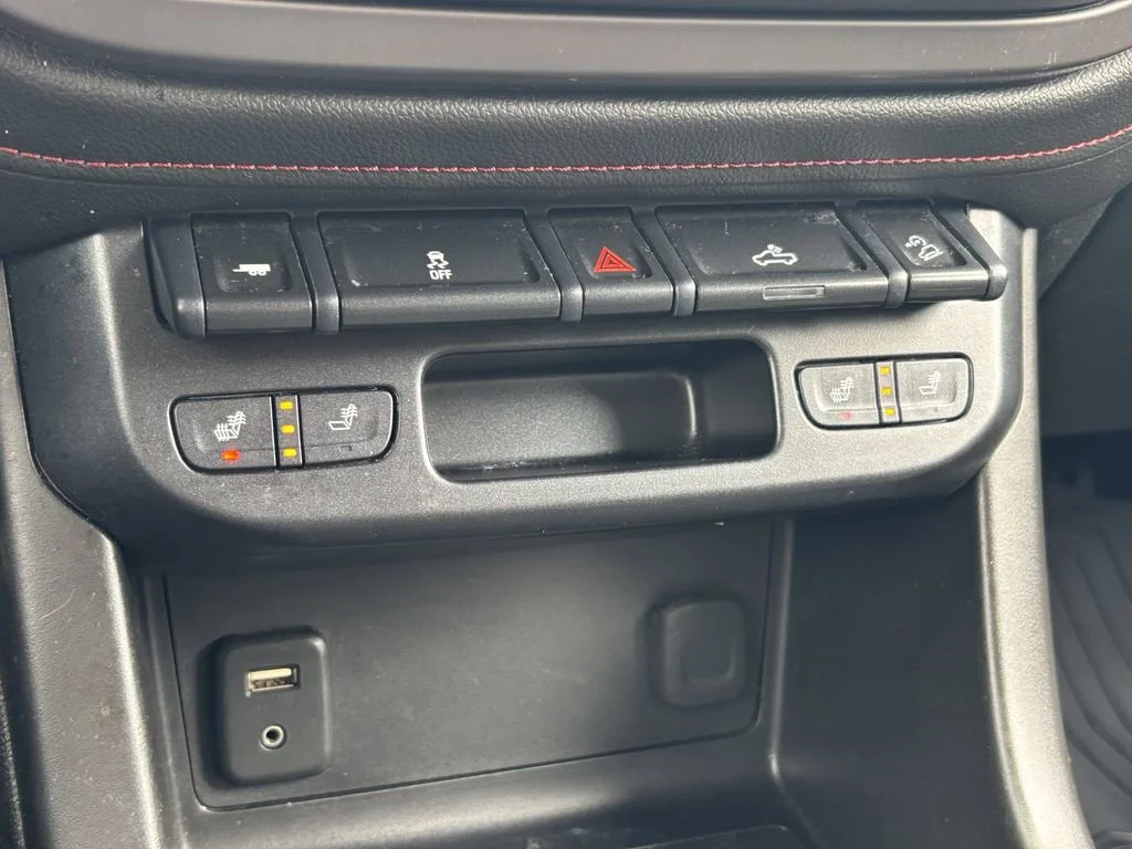 Used 2018 SUMMIT WHITE GMC 4WD All Terrain w/Cloth image 30