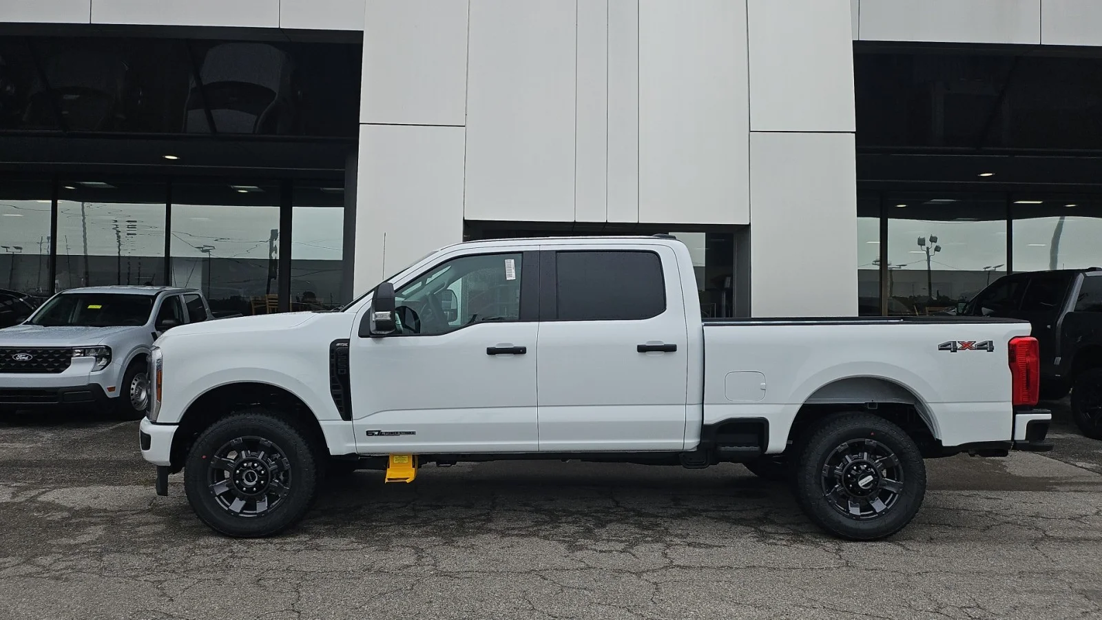 New 2026 Oxford White Ford XL 4WD image 2