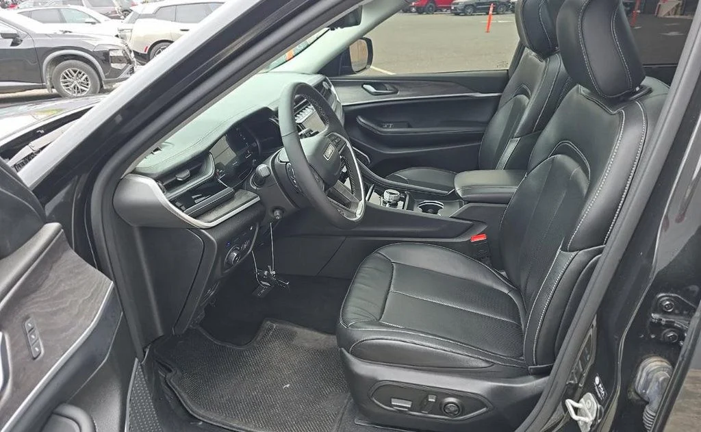 Used 2023 Brown Jeep 4xe image 7