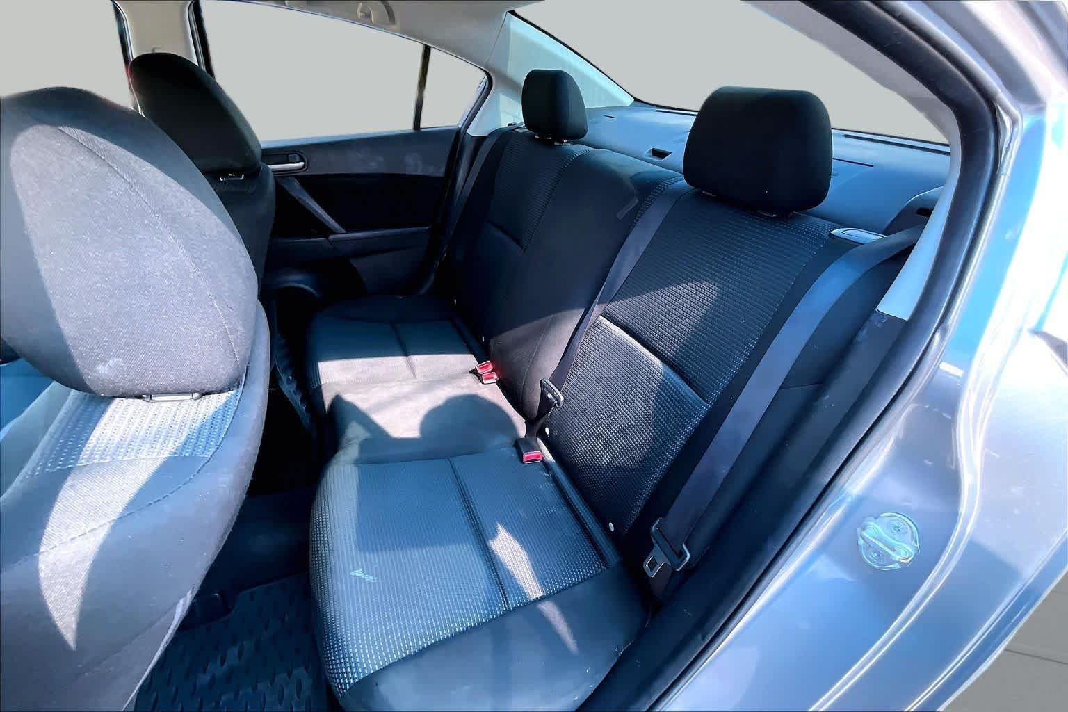 Used 2013 Liquid Silver Metallic Mazda i Sport image 21