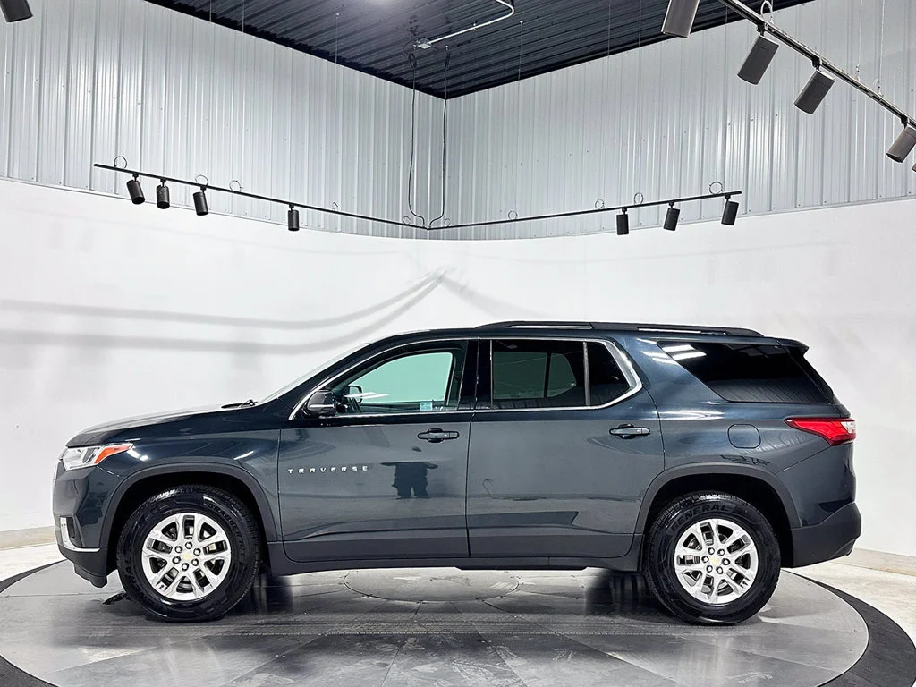 Used 2020 GRAPHITE METALLIC Chevrolet LT Leather image 15