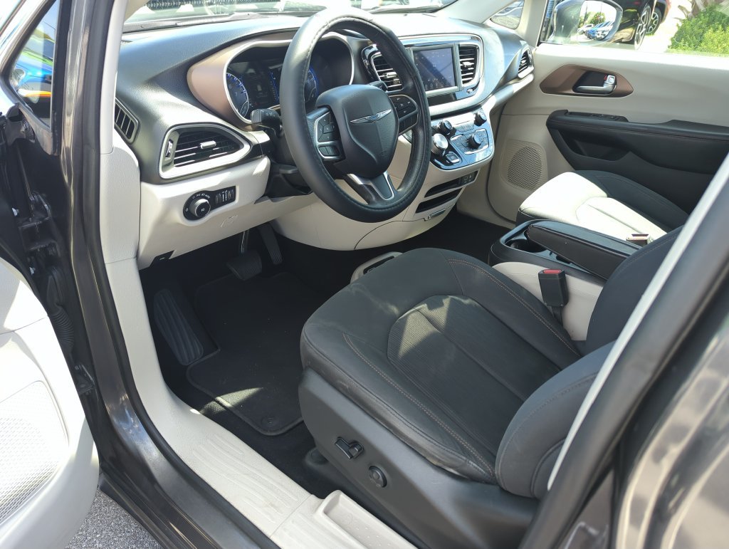 Used 2019 Gray Chrysler Touring Plus image 10