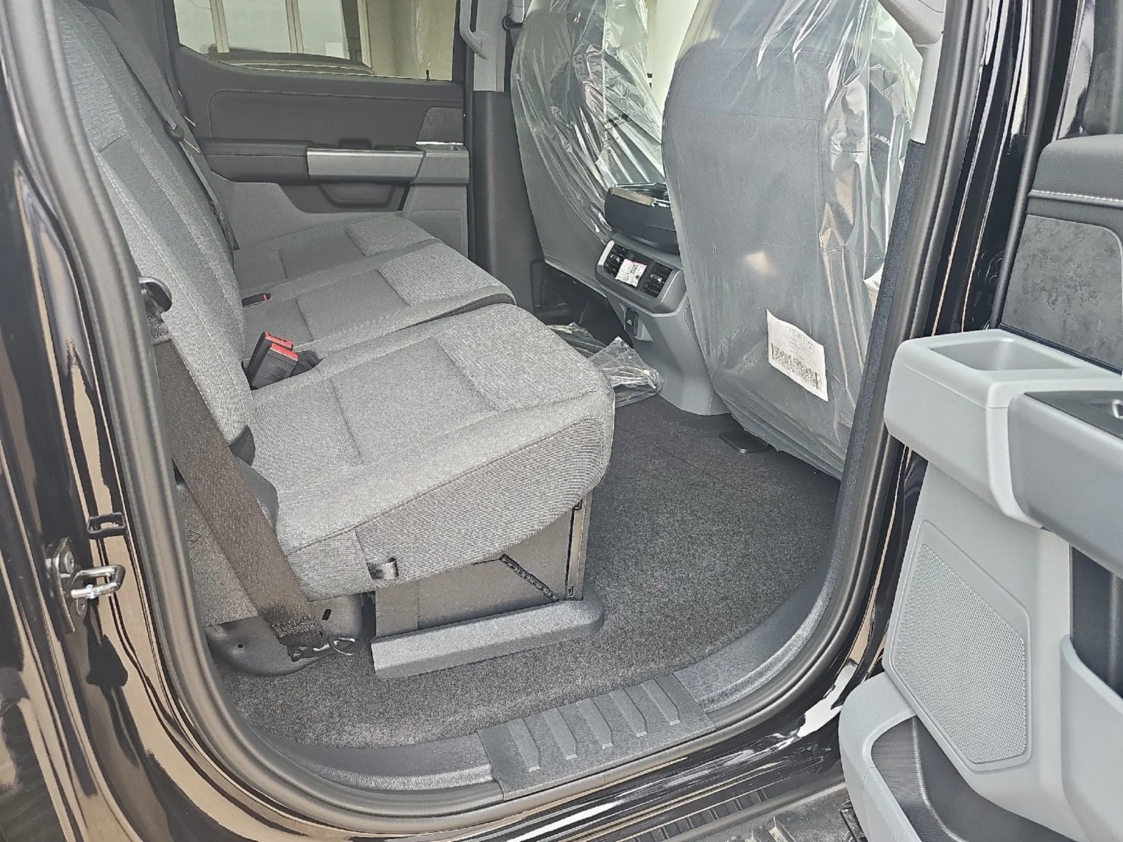 New 2026 Agate Black Metallic Ford XLT image 8