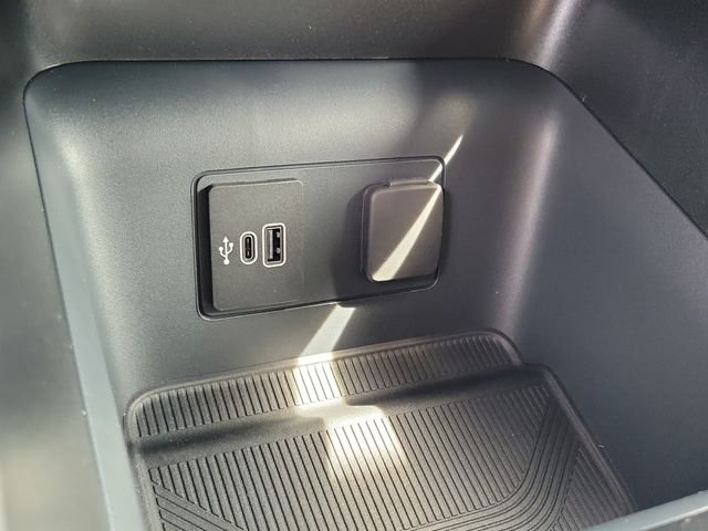 New 2026 Space White Metallic Ford Active image 10