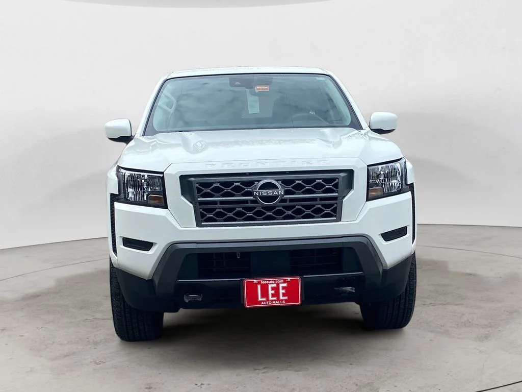 Certified Used 2023 Glacier White Nissan  image 9