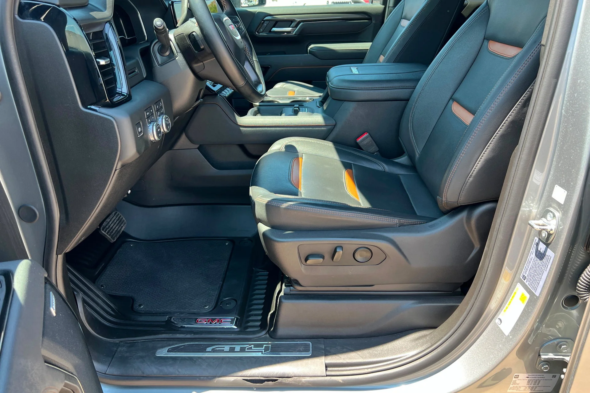 Used 2025 Sterling Metallic GMC AT4 image 17
