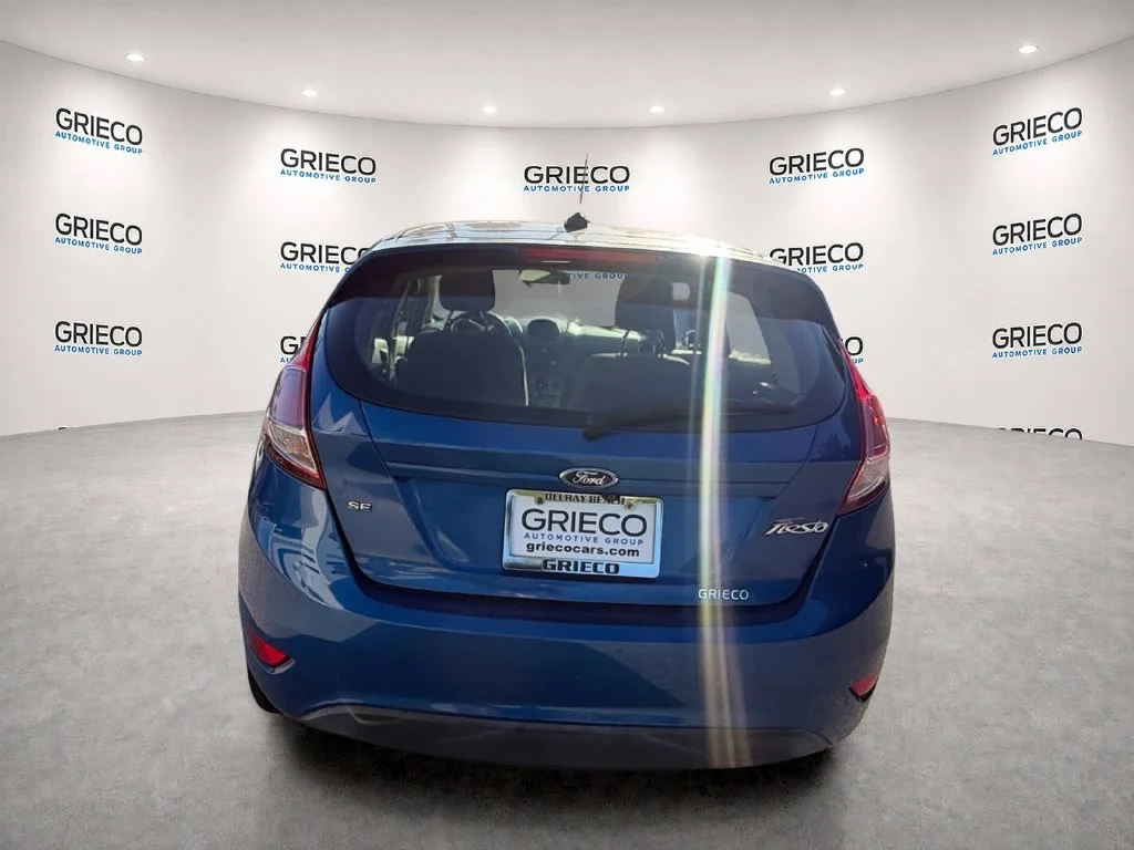 Used 2018 Blue Ford SE image 6