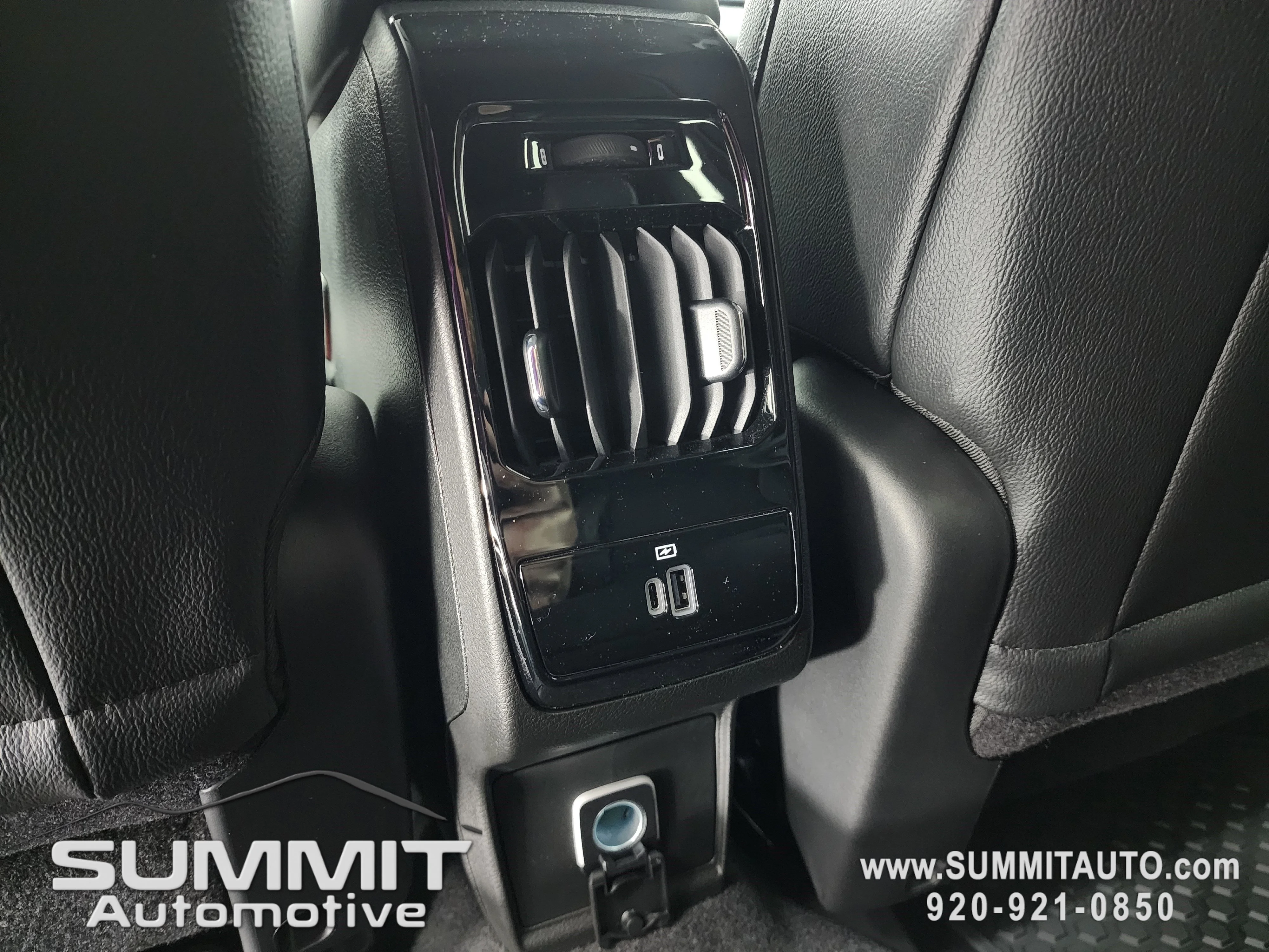 New 2026 Diamond Black Crystal Pearlcoat Jeep Latitude image 39