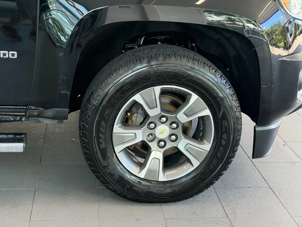 Used 2018 Black Chevrolet Z71 image 8