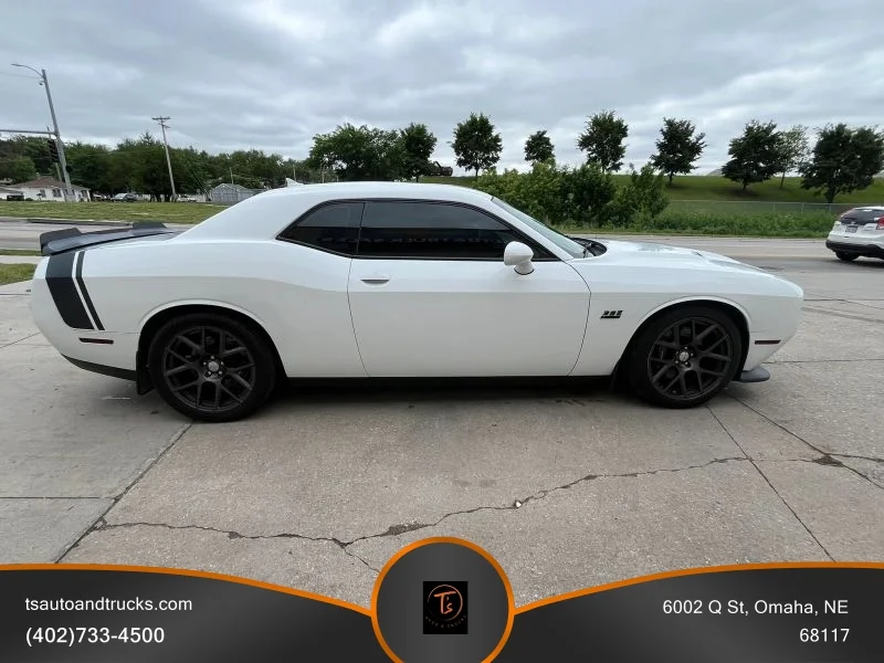 Used 2016 White Dodge R/T Scat Pack Coupe 2D image 8