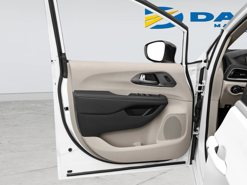 Used 2024 White Chrysler Limited image 13