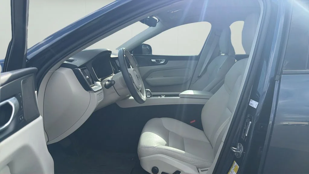 Used 2024 Blue Volvo T8 Plus Dark Theme image 9