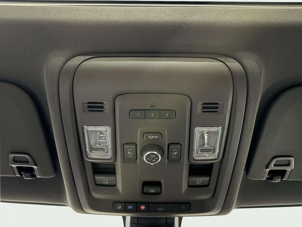 Used 2021 White GMC SLT image 23