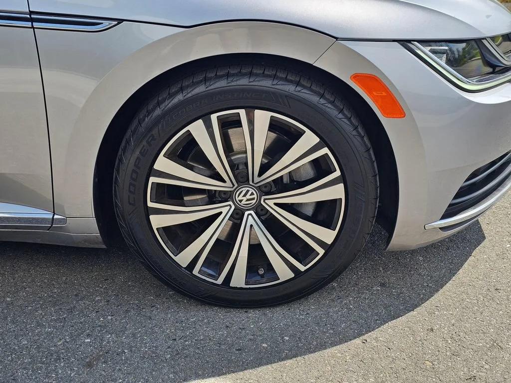 Used 2019  Volkswagen SEL image 9