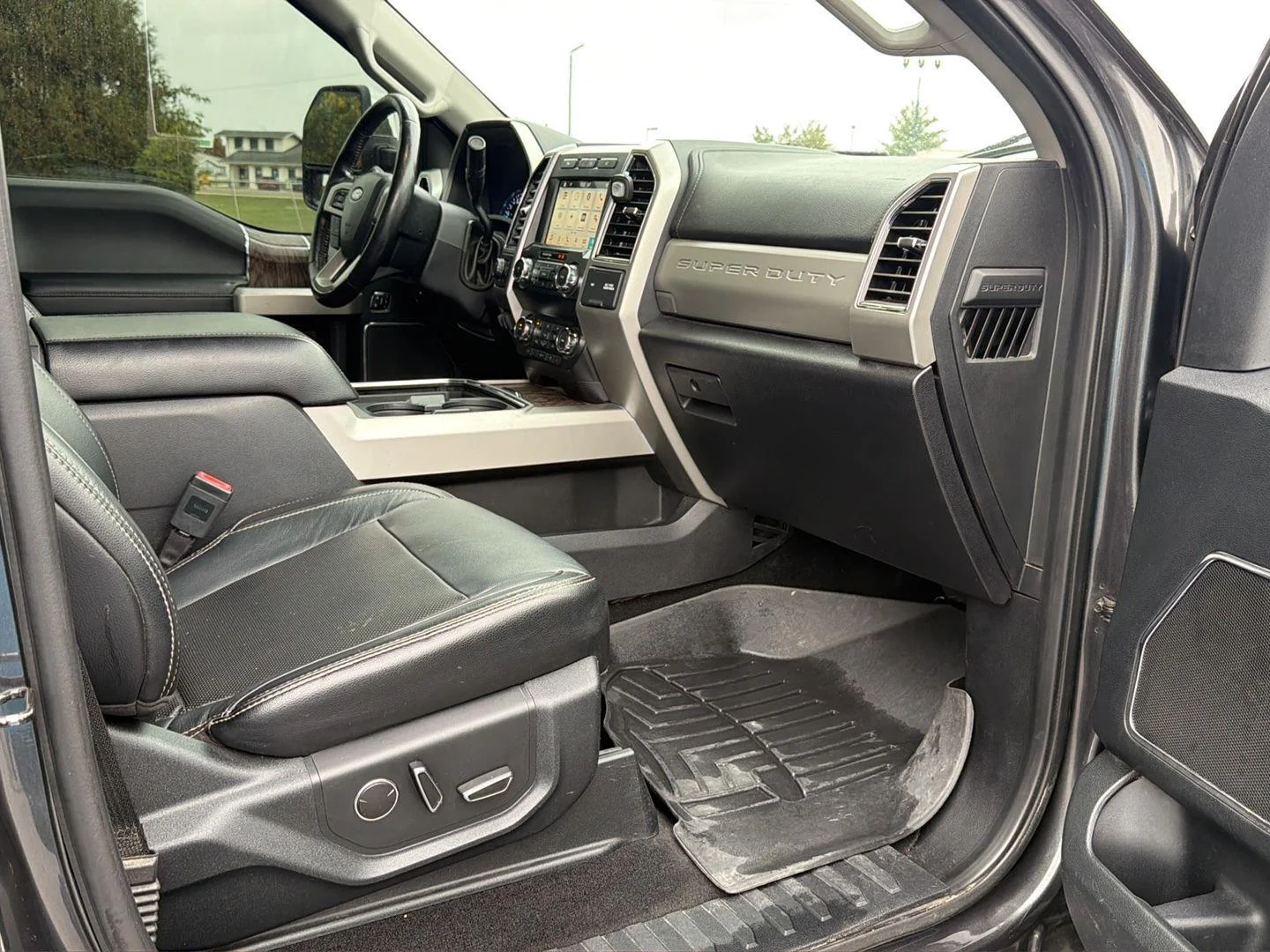 Used 2019 Magnetic Ford Lariat image 12