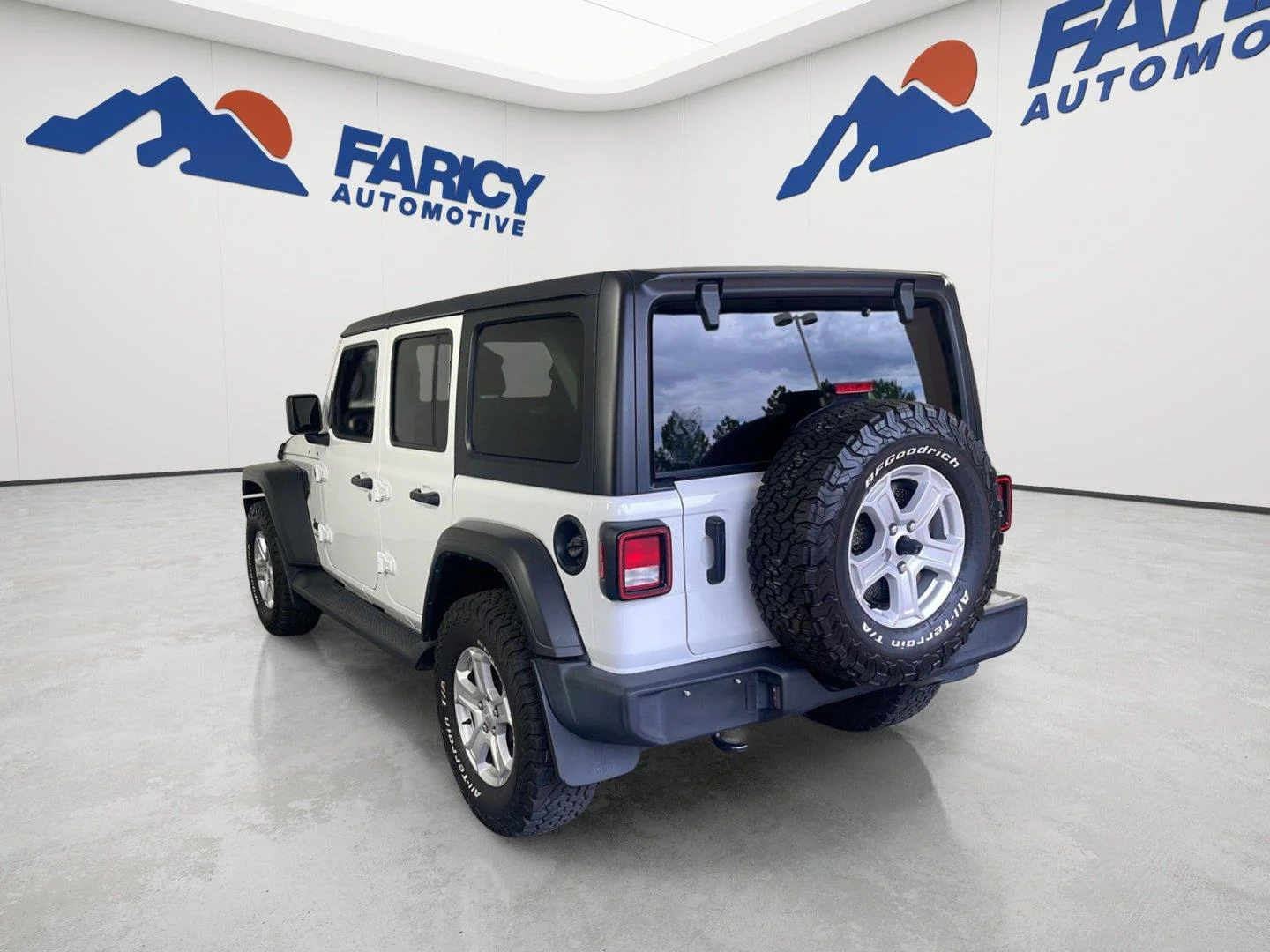 Used 2023 Bright White Clearcoat Jeep Sport S image 9