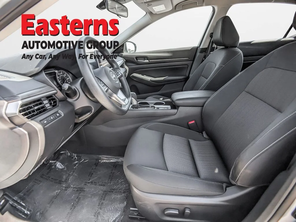 Used 2024 White Nissan 2.5 SV image 13