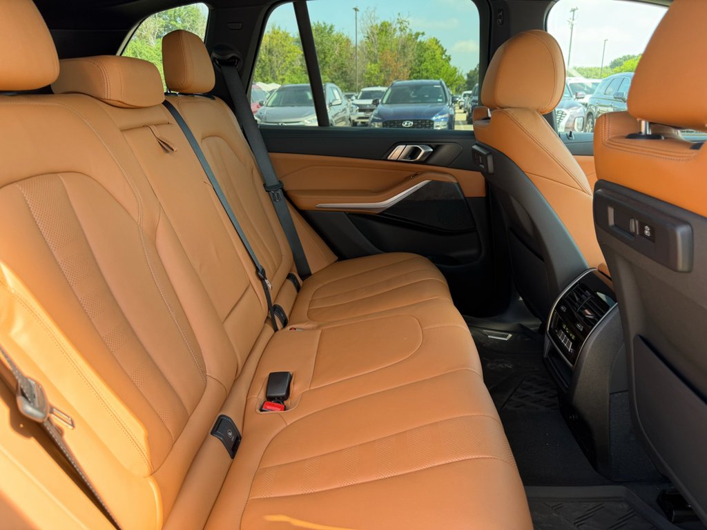 Used 2022 Jet Black BMW sDrive40i image 28