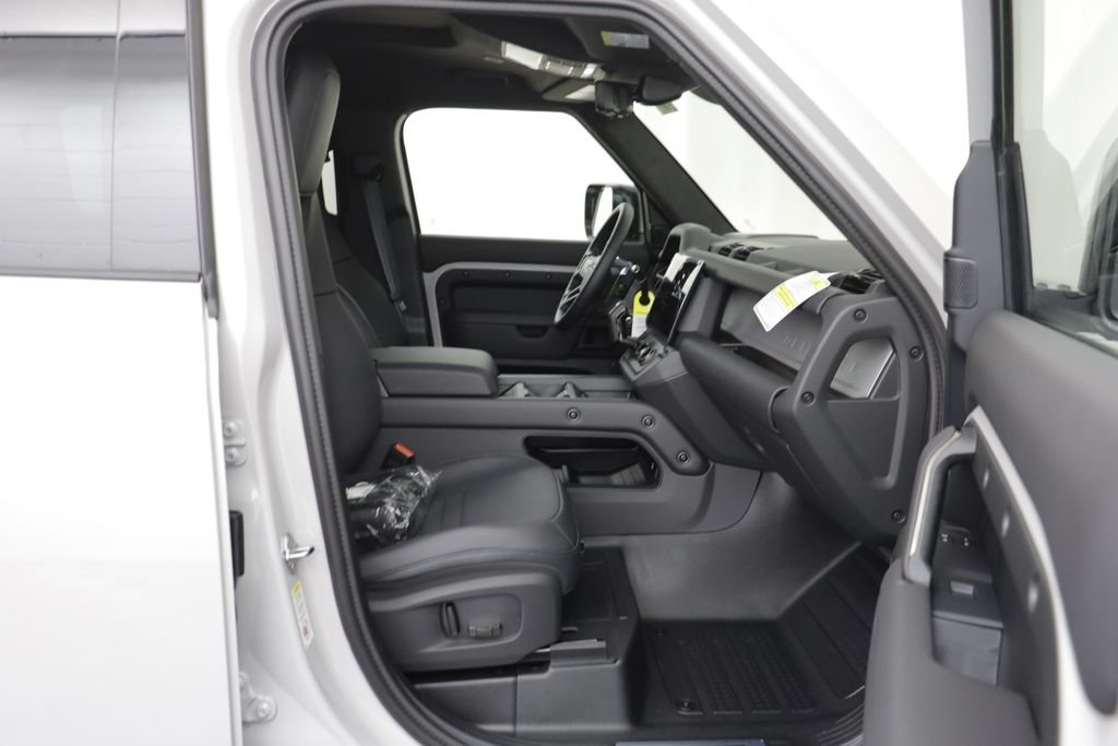 New 2026 Borasco Grey LAND ROVER  OCTA image 23