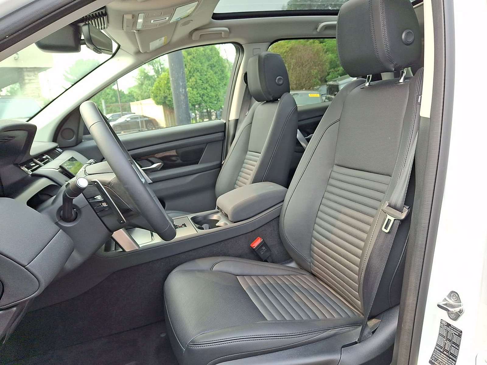 Used 2025 Fuji White - 1AA Land Rover S image 17