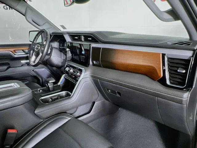 Used 2022 Silver GMC Denali image 41