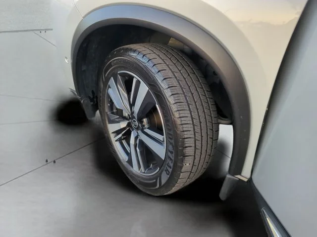 Used 2021 Silver Nissan Platinum image 37